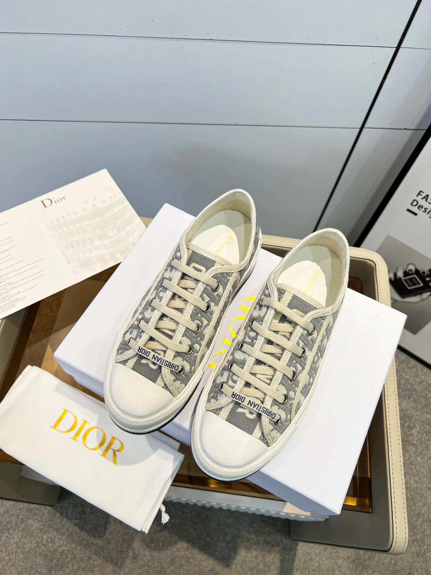 👟👟Ex-factory price 520👟👟 Women's shoe factory Dior Dior's latest spring and summer catwalk style casual thick-soled cloth shoes. Hard to find one shoe at the counter. Kim Ji-soo's same style is planted by many Internet celebrities. Stir-fried chicken on the feet is versatile. Taikoo Hui genuine purchase and development High-end customized upper material, 3D electric embroidered three-dimensional cloth surface, perfect replica of the outsole, very comfortable foot feel, original full set packaging code number 35-40 (41 customized)